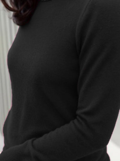 CUSTOM-DESIGNED CREWNECK