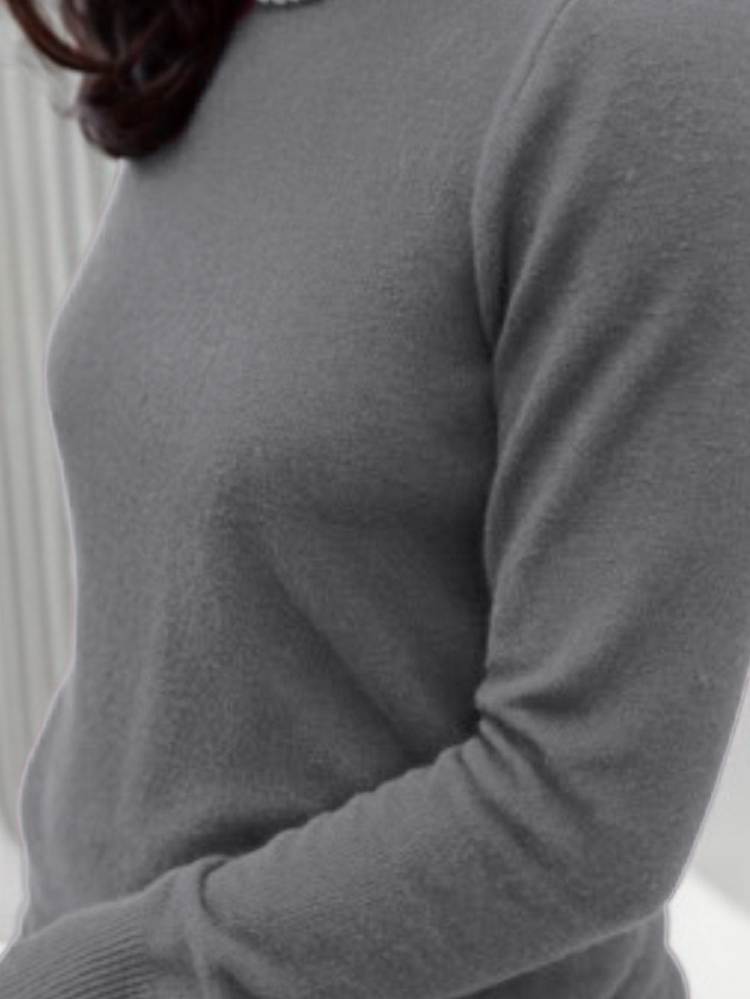 CUSTOM-DESIGNED CREWNECK