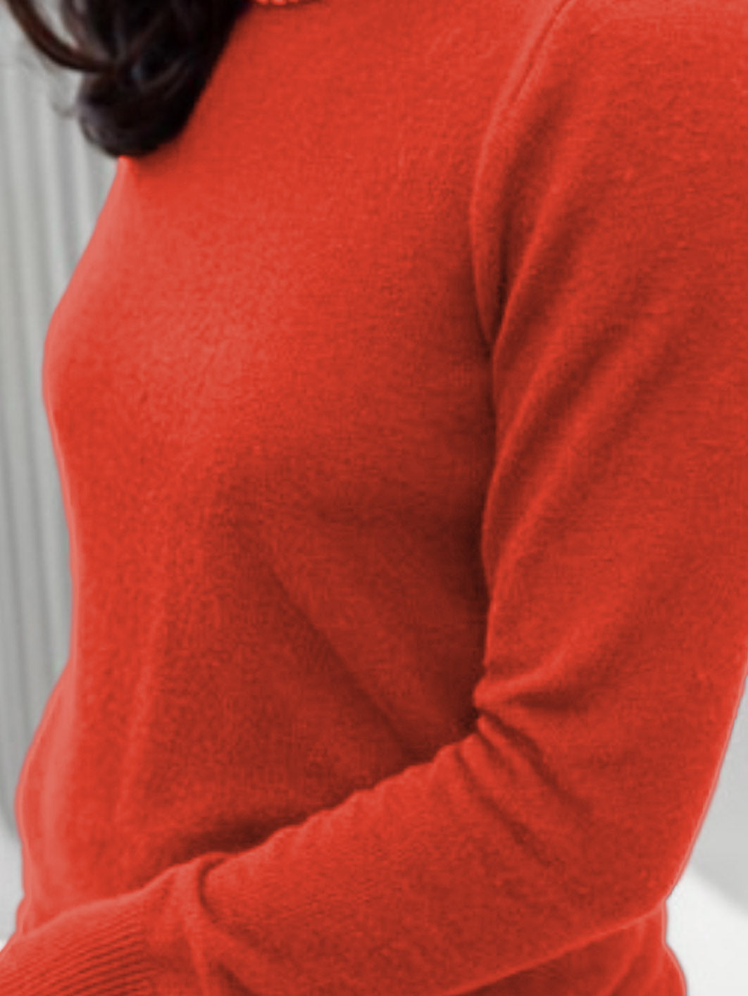 CUSTOM-DESIGNED CREWNECK